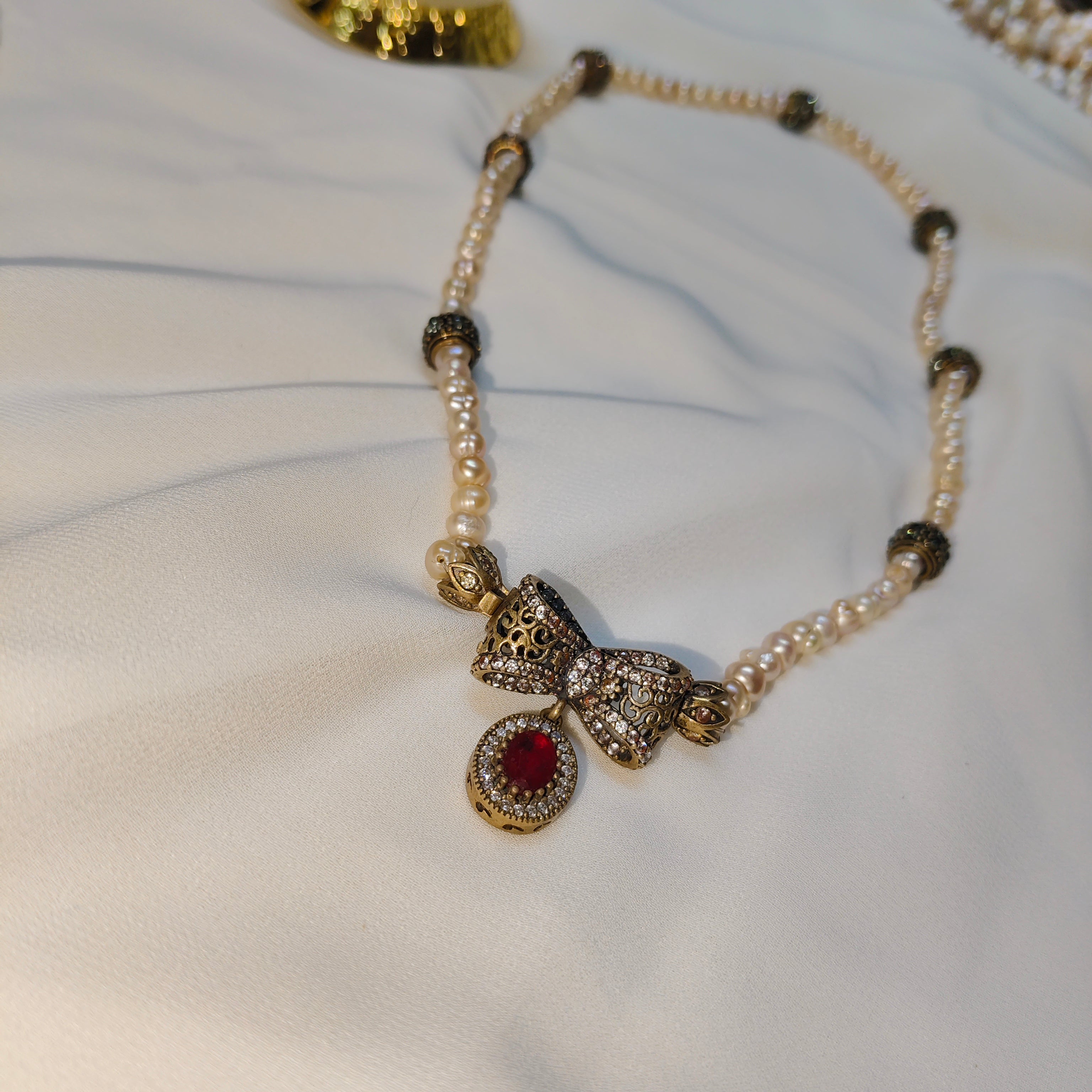 Collier Djawher Perles & Pendentif Ottoman — Pierre Rouge