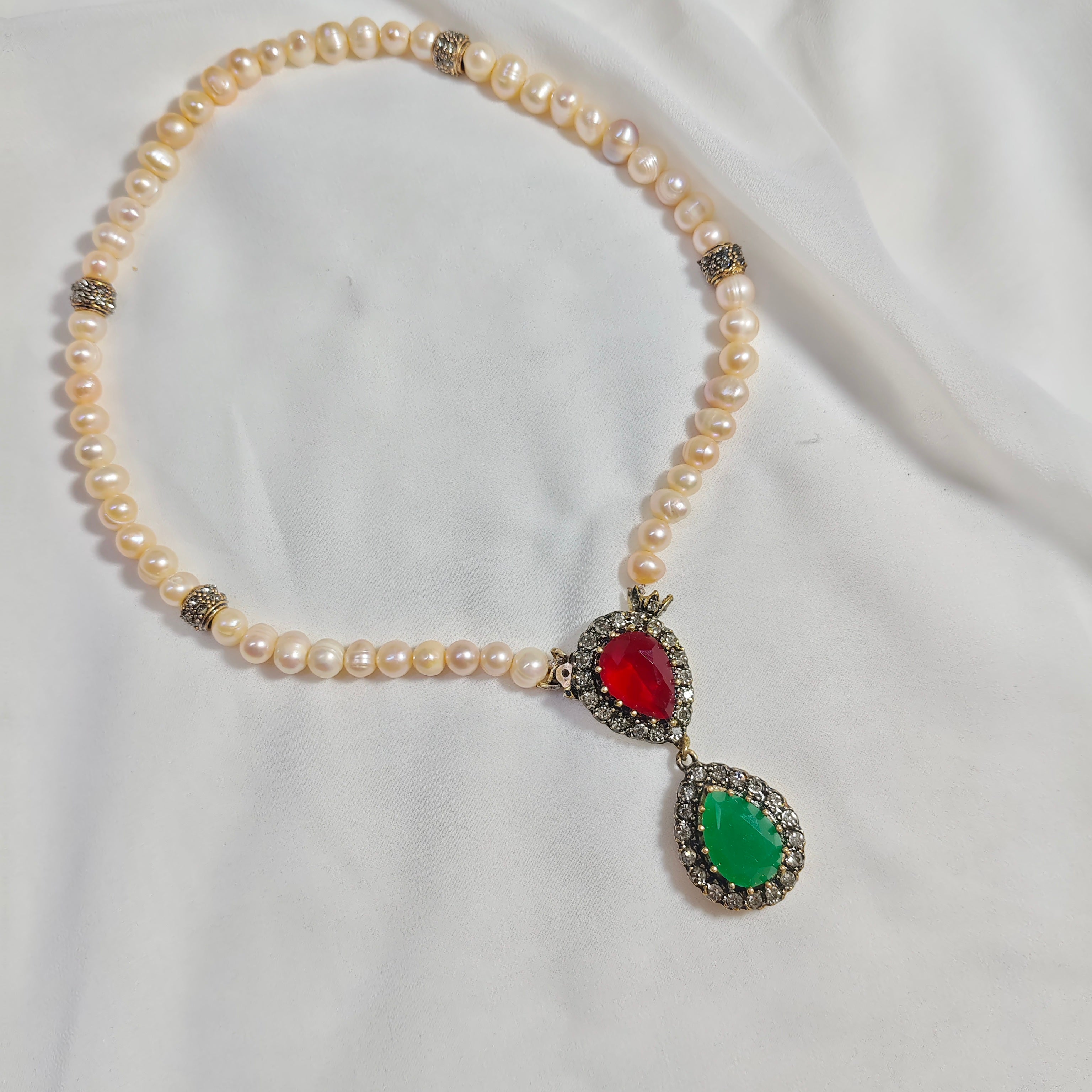 Collier Djawher  Perles & Pendentif Double Goutte Émeraude