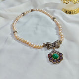 Collier djawher Perles d'Eau Douce — Charm Nœud & Pendentif Émeraude