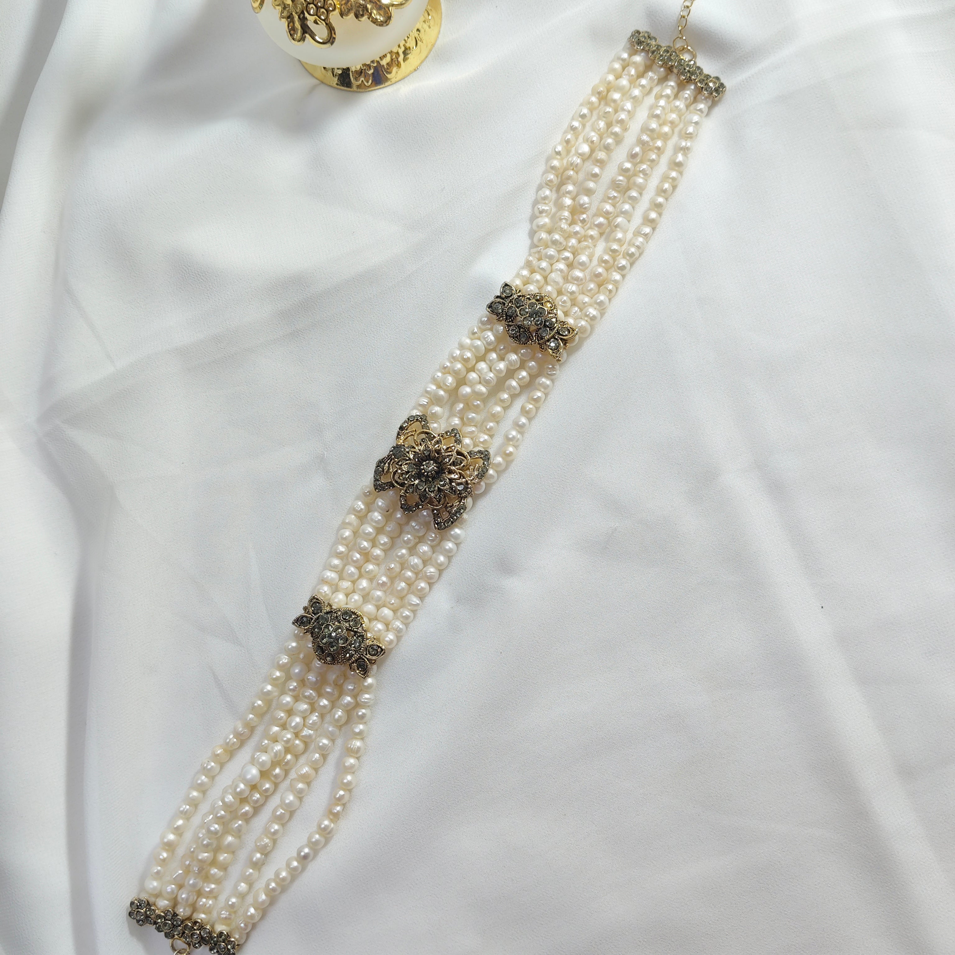 Collier Joher — Multi-Rangs Perles Baroques & Médaillons Dorés Ras du Cou
