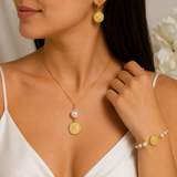 Parure Médaille Napoléon & Perles – Collier, Bracelet & Boucles d'Oreilles