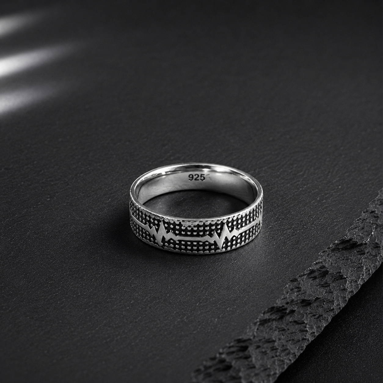 Men's 925 Silver Ring Modern Heartbeat Design