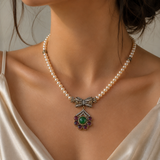 Collier djawher Perles d'Eau Douce — Charm Nœud & Pendentif Émeraude