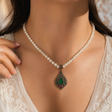 Collier Djawher Perles d'Eau Douce — Pendentif Émeraude & Rubis
