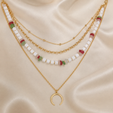 Collier Multicouche Doré – Chaînes & Perles avec Pendentif Croissant de Lune