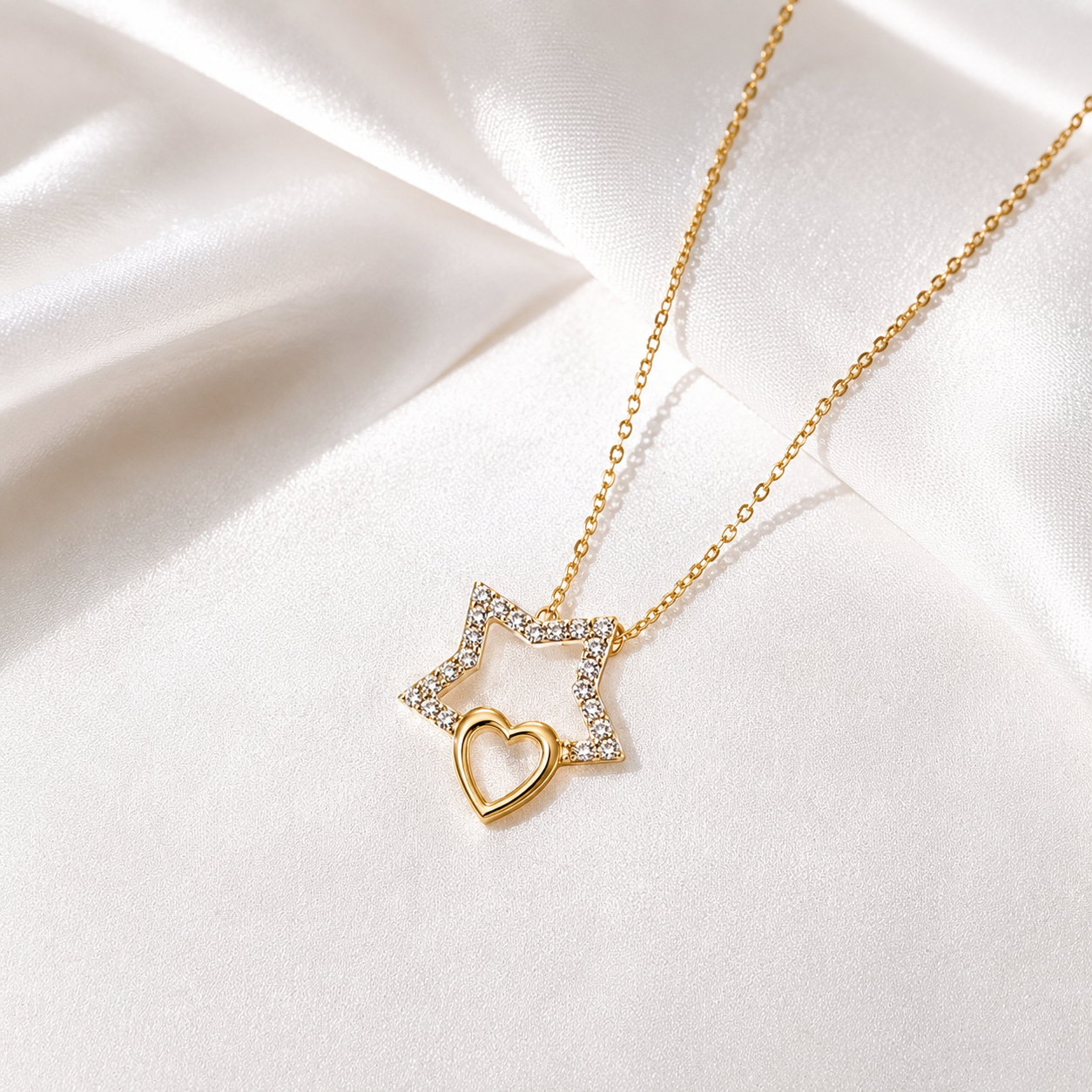 Collier Étoile & Cœur — Pendentif Zircons & Chaîne Fine Dorée