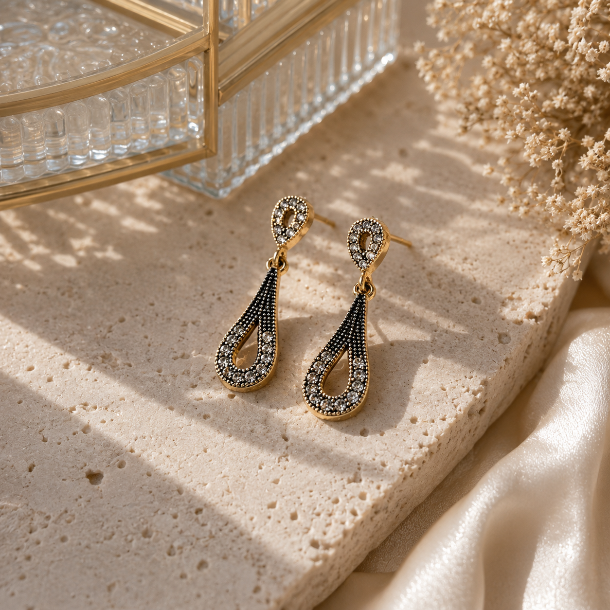 Boucles d'Oreilles Pendantes Larme Plaqué Or – CN Paris