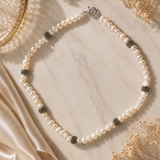 Collier de Perles Naturelles – Élégance Minimaliste
