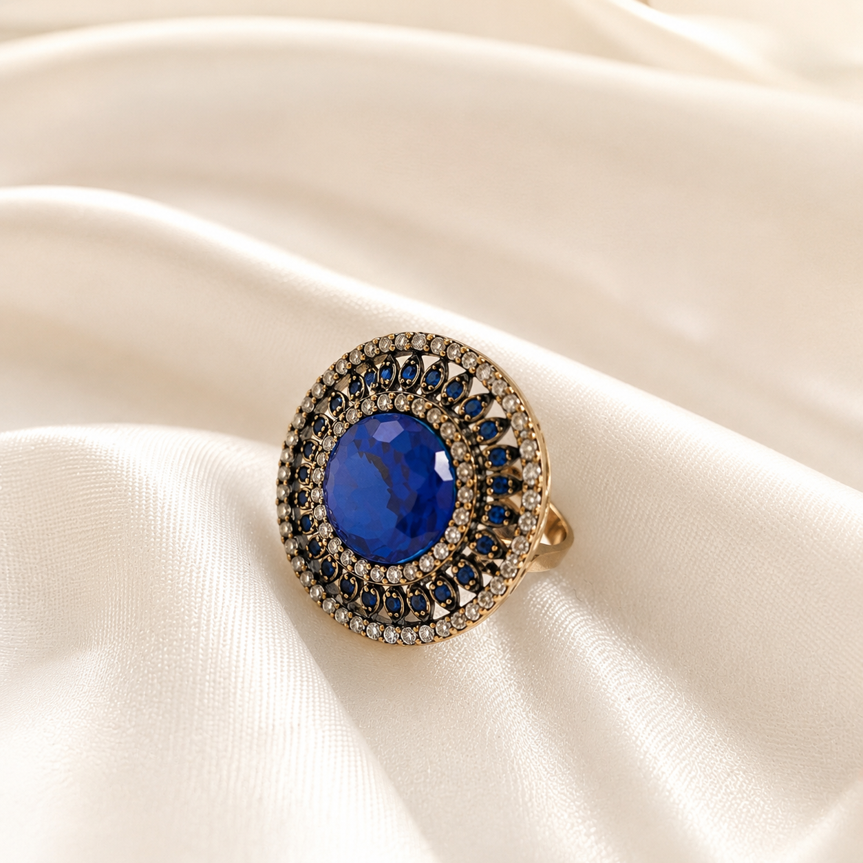 Bague Élégance en Bronze – Pierre & Zircons Scintillants