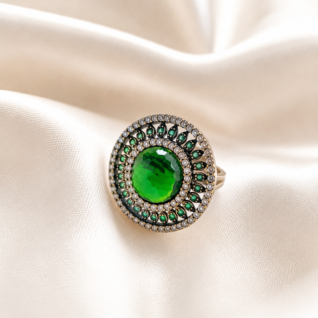 Bague Élégance en Bronze – Pierre & Zircons Scintillants