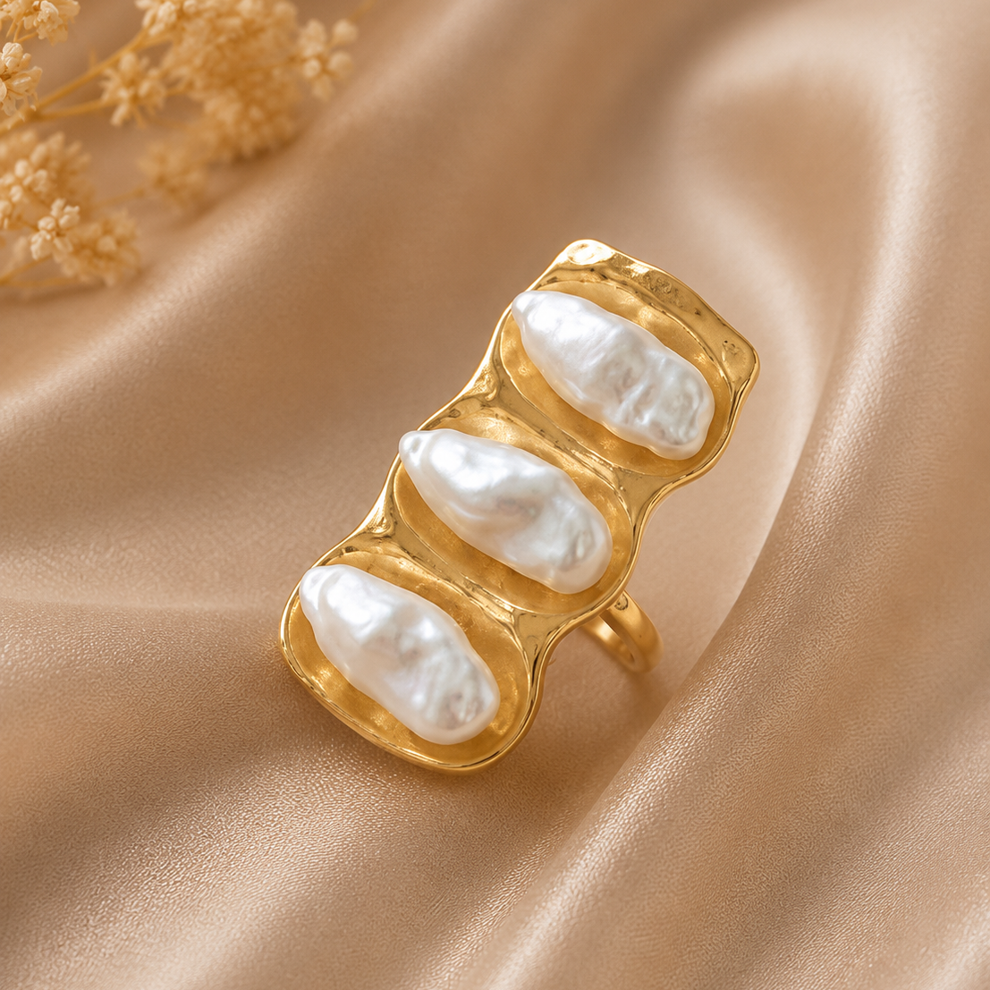BAGUE TRIPLE PERLES BAROQUES – Monture Dorée & Acier Inoxydable | Ajustable