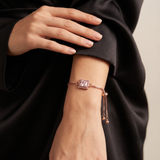 Bracelet coulissant à motif carré rose clair