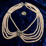 Collier Traditionnel Algérien Multi-Rangs — Perles d'Eau Douce & Nœud Marcassite