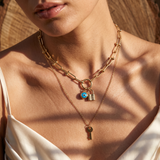 Collier Double Rang Doré avec Cadenas, Clé et Œil Bleu