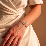 Bracelet Amélia – Cœurs entrelacés dorés