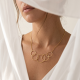 Collier Élia doré à cinq anneaux entrelacés