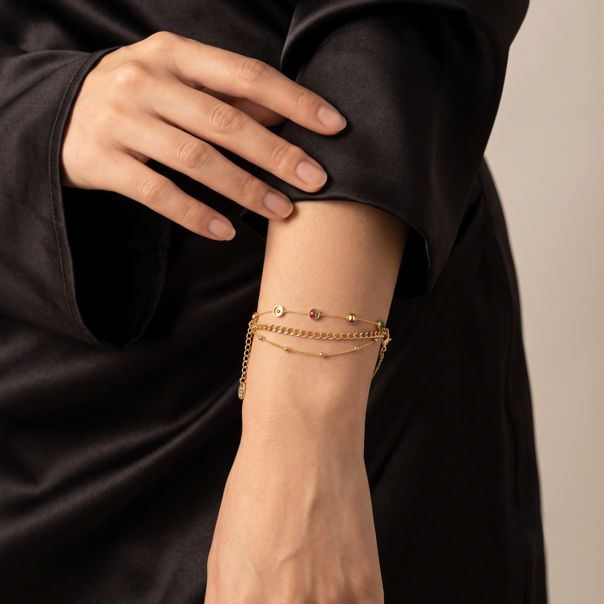 Bracelet doré trois rangs à détails ronds