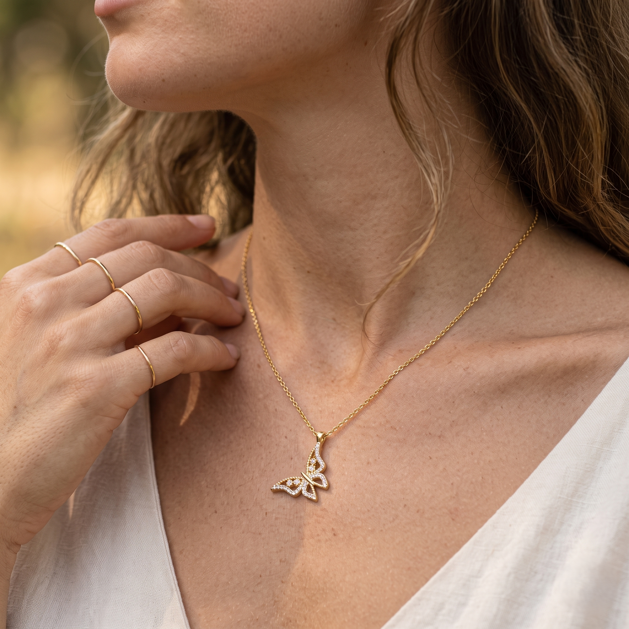 Collier Papillon Doré avec Pierres Scintillantes