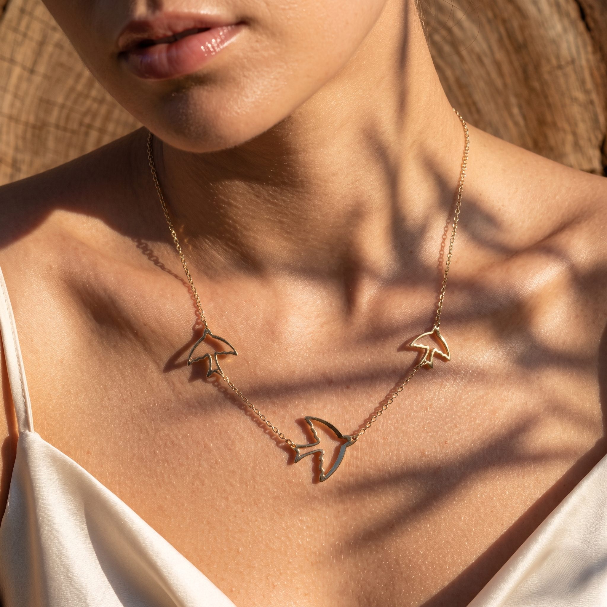 Collier Doré aux Trois Oiseaux Ajourés