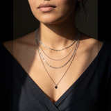 Collier multirang à quatre chaînes et pendentif