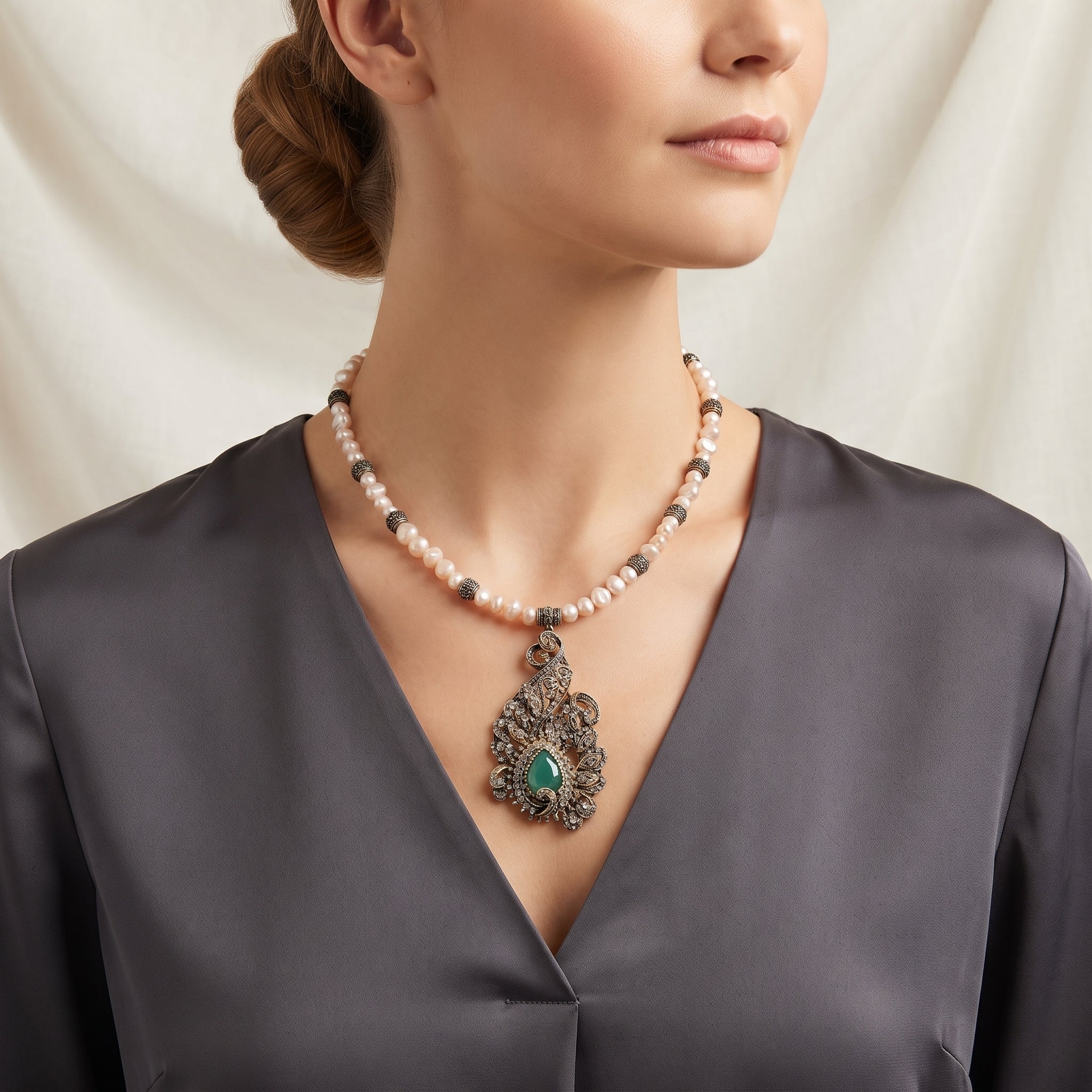 Collier Perles & Pendentif Ottoman "Sultane" – Pierre Verte & Finitions Vintage