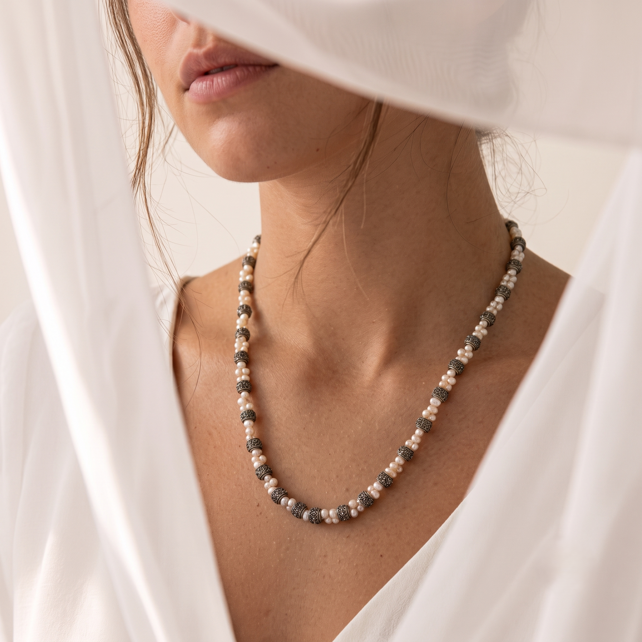 Collier Lina à perles "djawher hour" et détails ouvragés