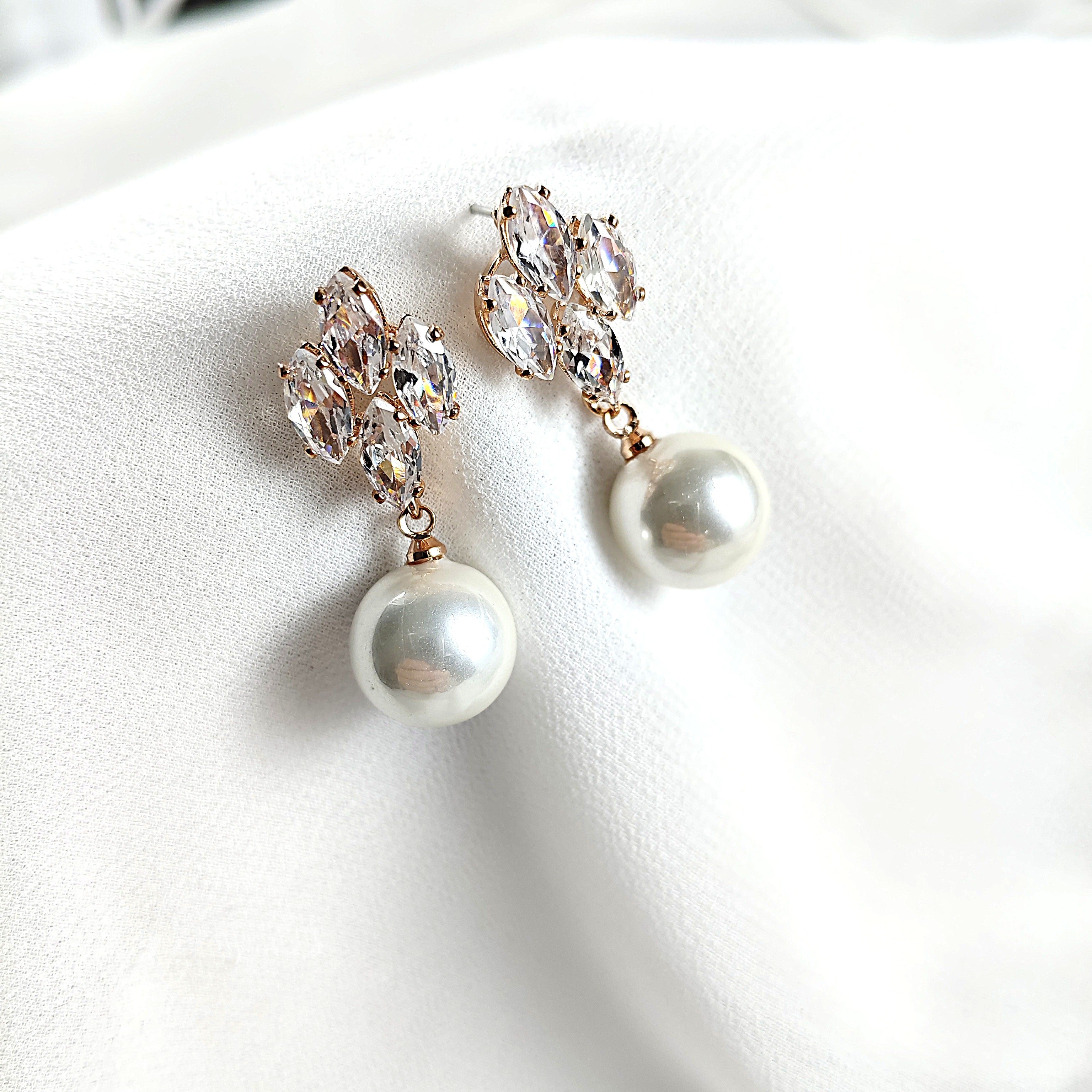 Fashion earrings with pearls and sparkling crystals