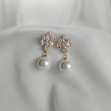 Fashion earrings with pearls and sparkling crystals