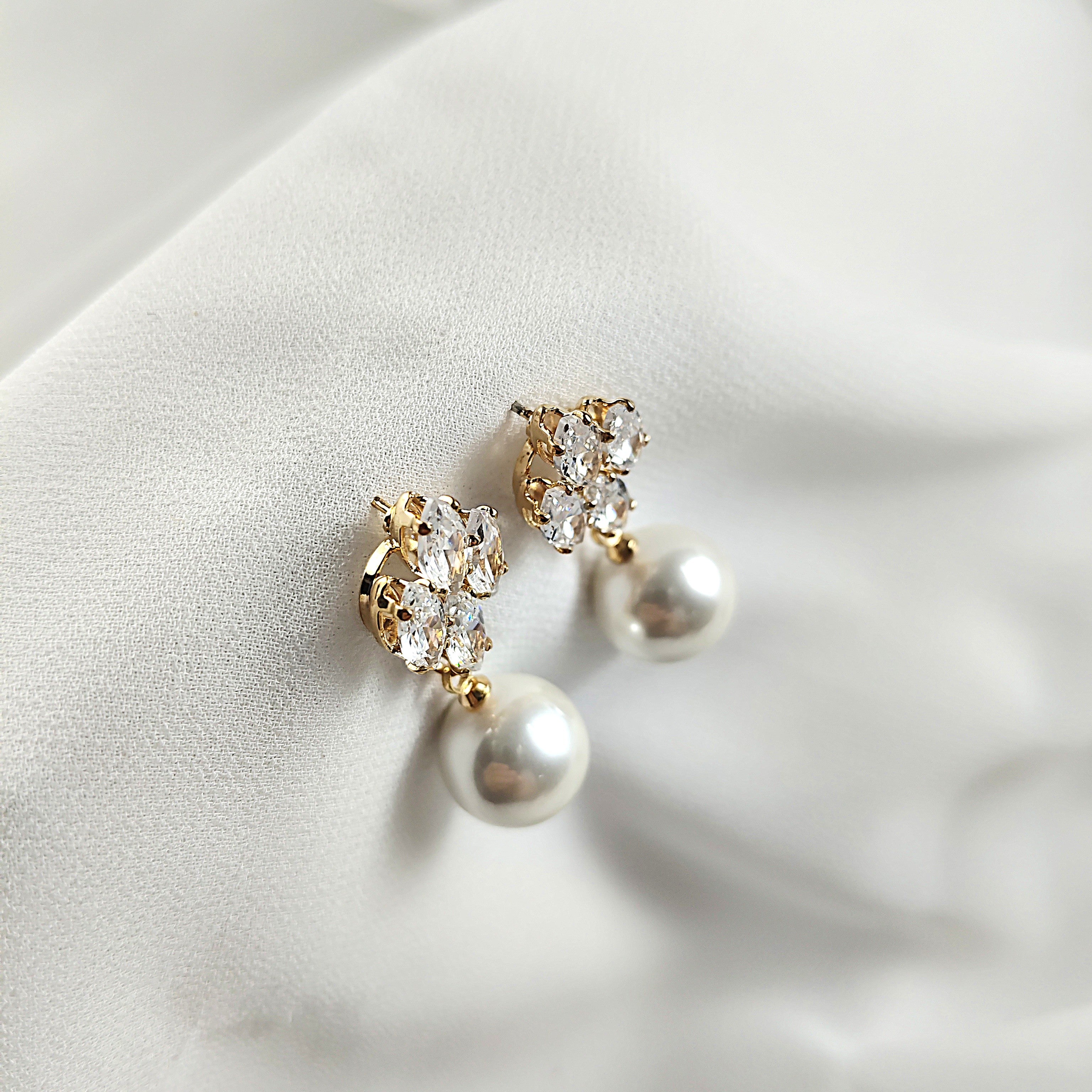 Fashion earrings with pearls and sparkling crystals