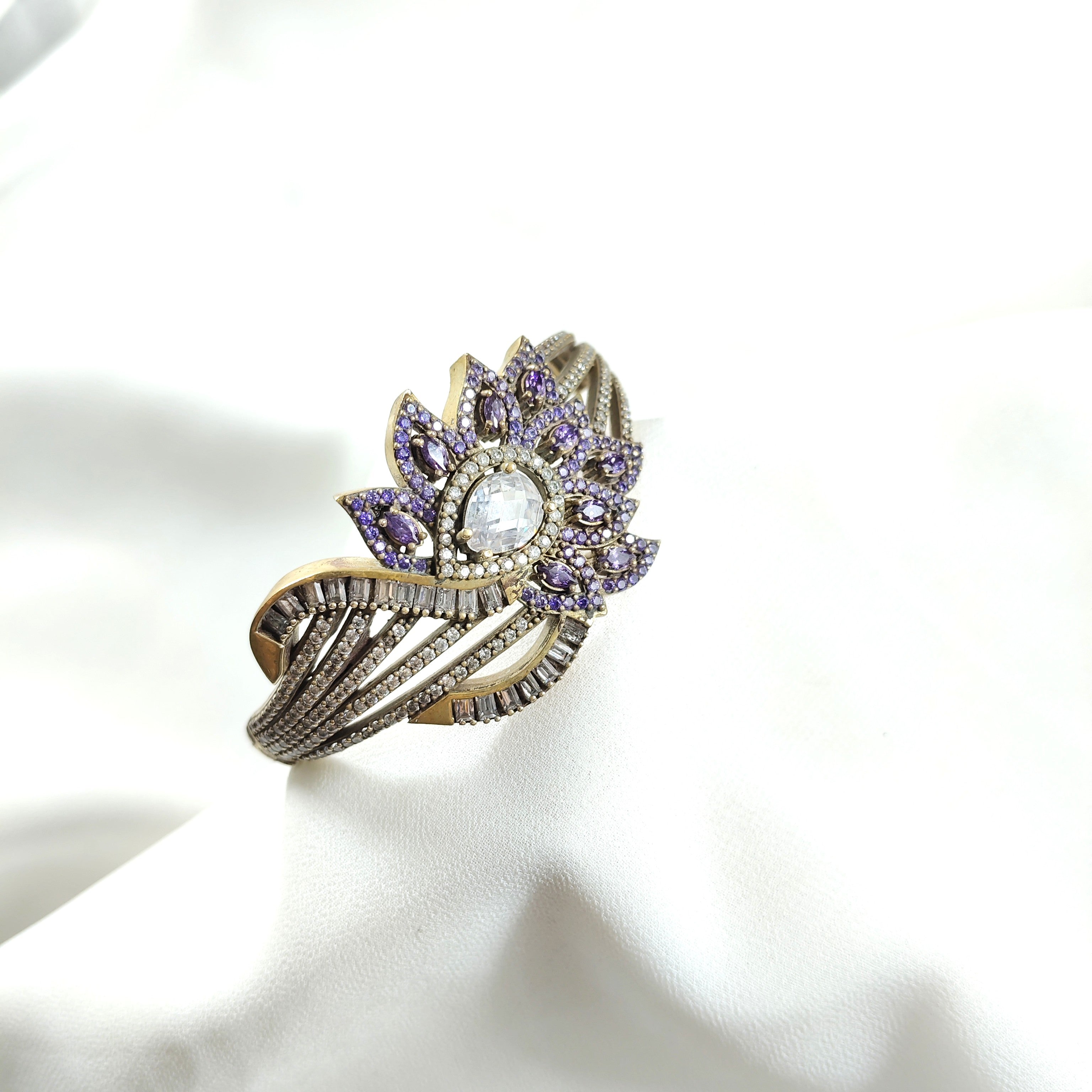 Antique bracelet – Imperial flower with amethyst shards