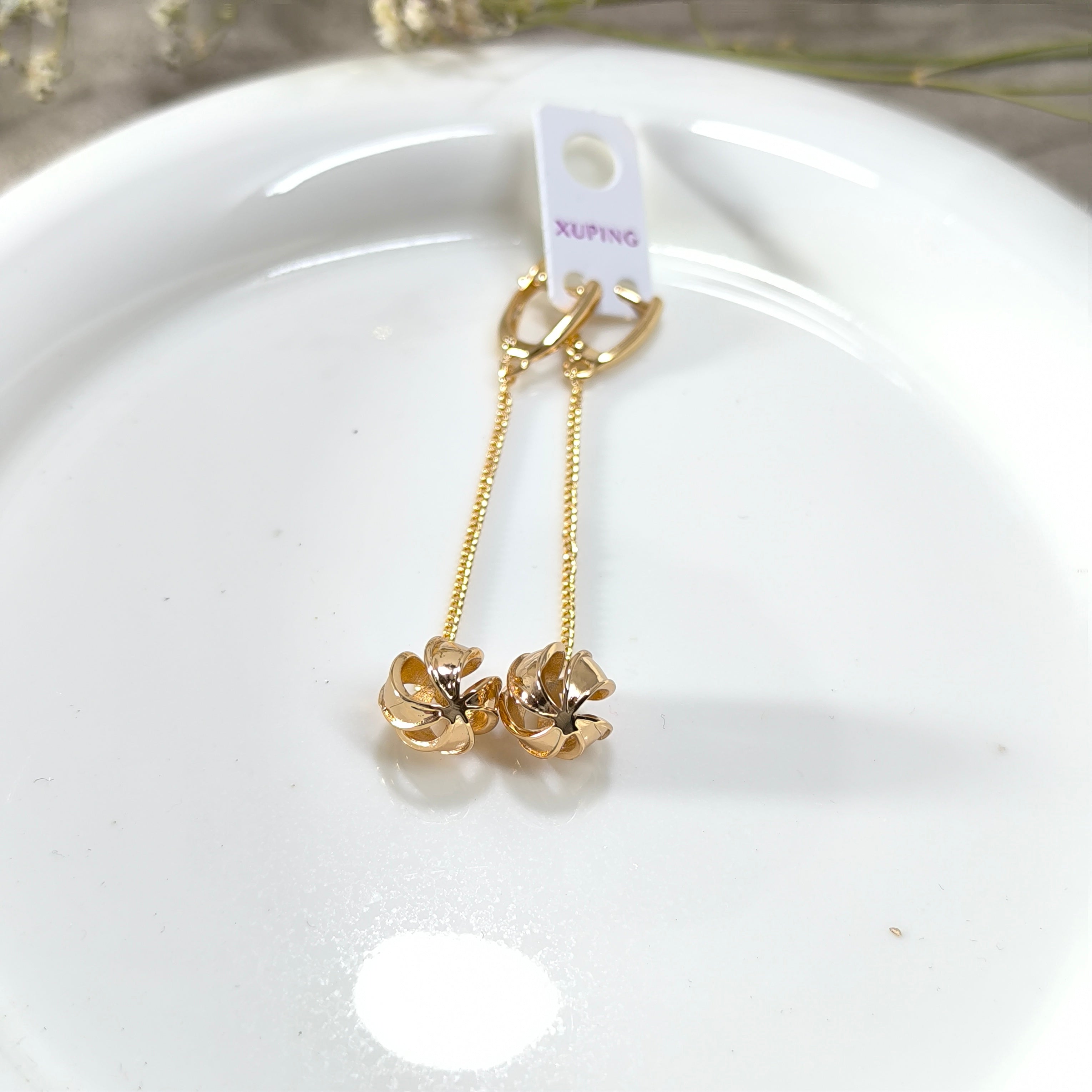 Golden Flower Dangle Earrings – Chic & Refined Elegance xuping