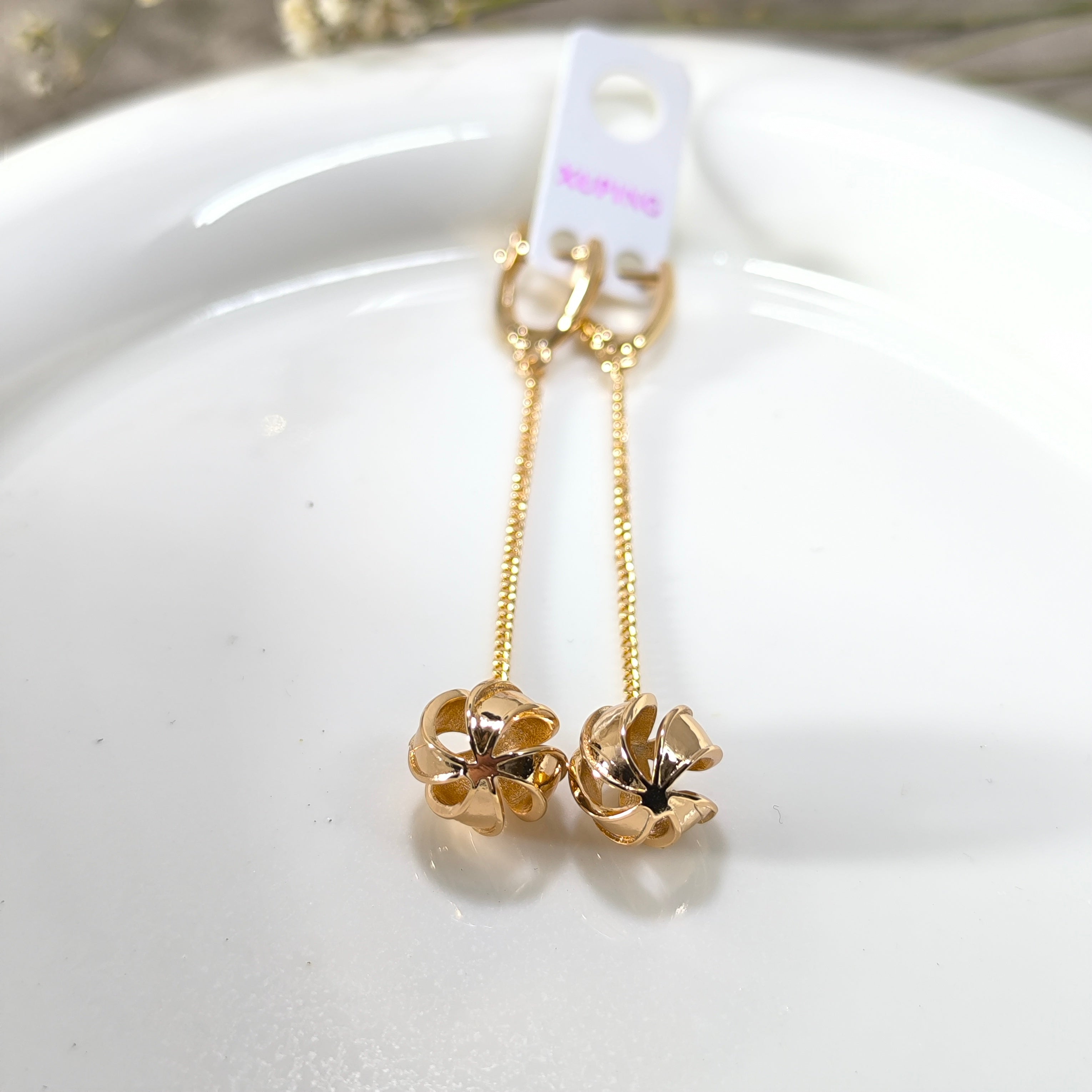 Golden Flower Dangle Earrings – Chic & Refined Elegance xuping