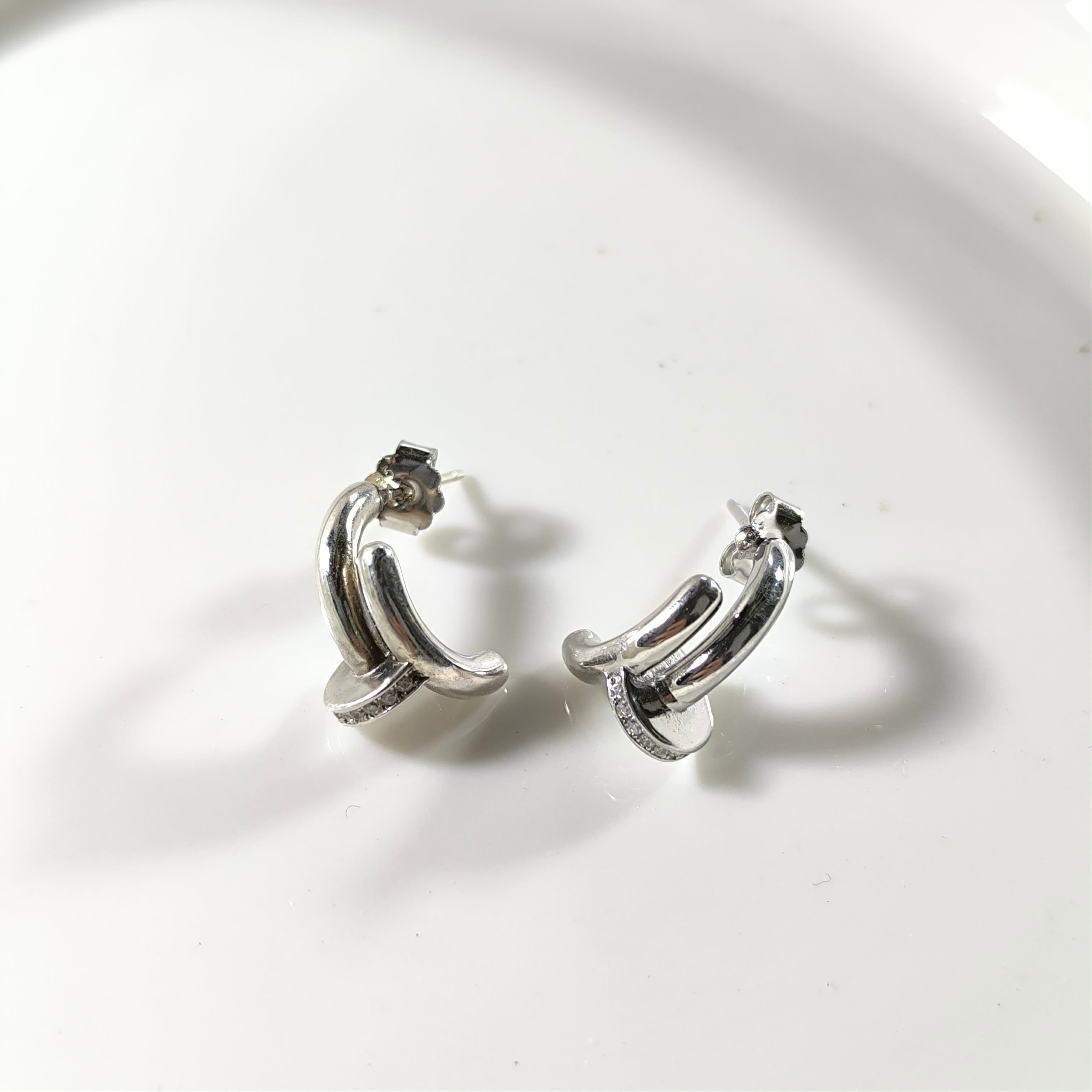 Sterling Silver Sculpted Elegance Earrings – Modern Luxury Design