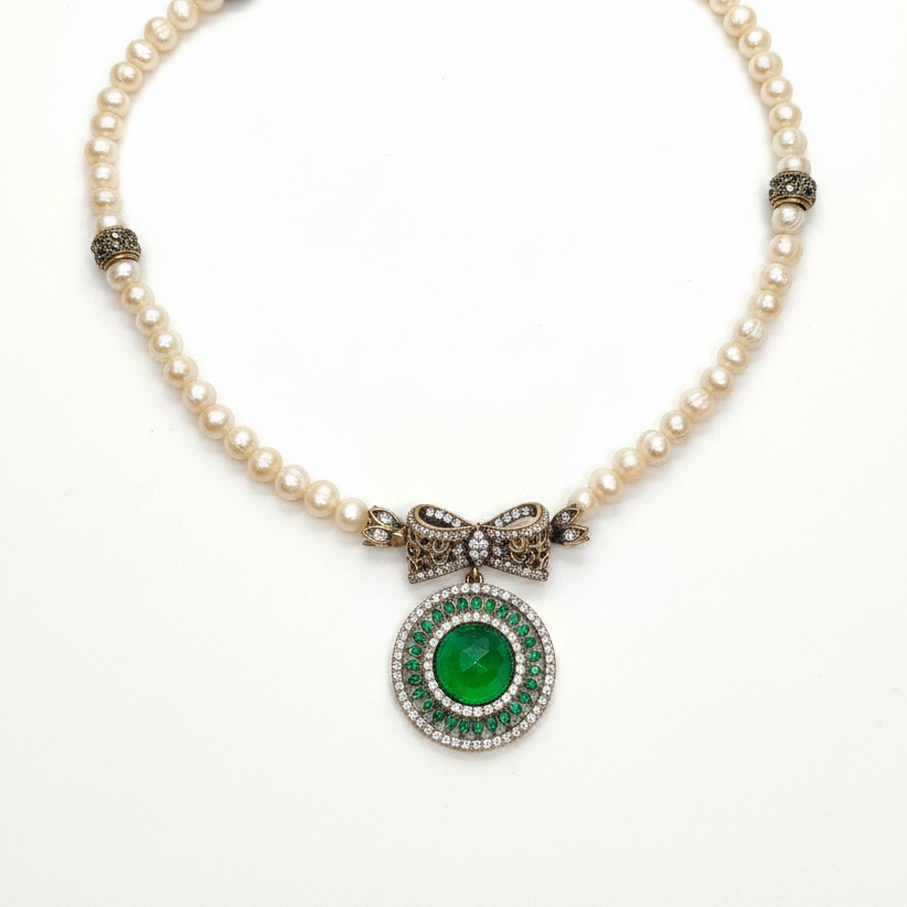 Collier Perles & Émeraude — Version Pro Studio