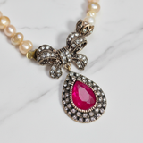 Collier Perles Rubis — Gros Plan Pro