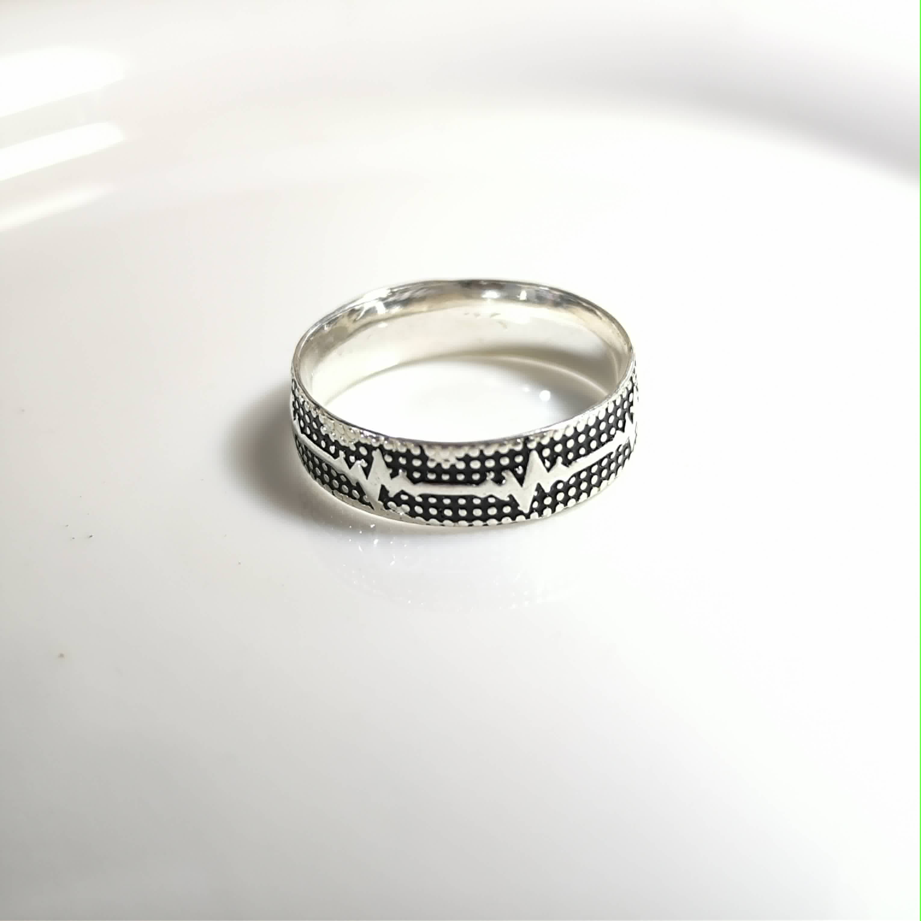 Men's 925 Silver Ring Modern Heartbeat Design