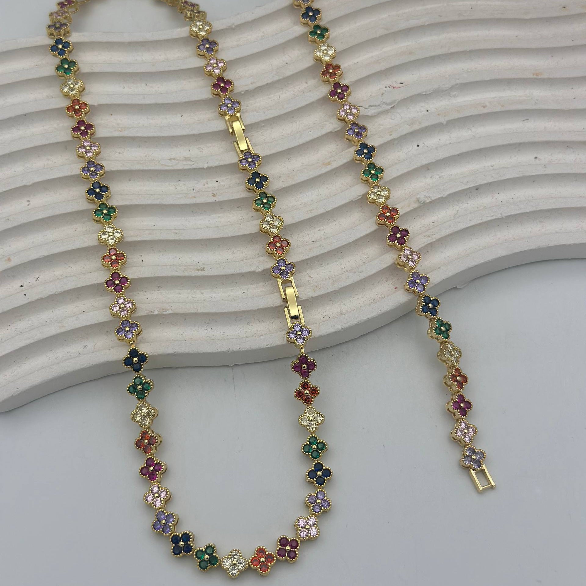 Parure Fleurs Élégantes – Collier & Bracelet avec Pierres Colorées