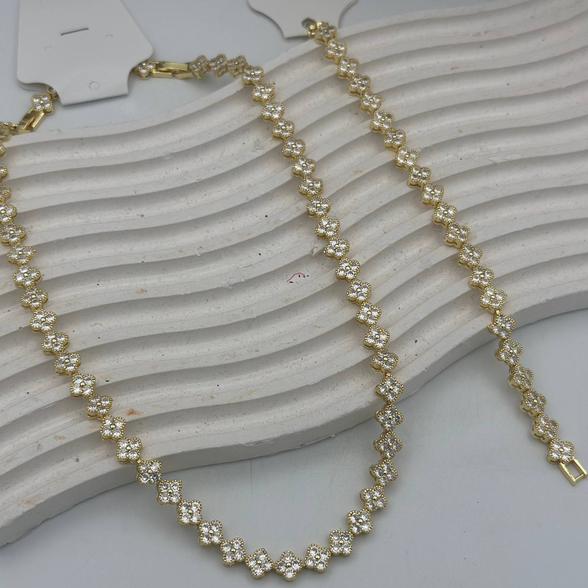 Parure Fleurs Élégantes – Collier & Bracelet avec Pierres Colorées