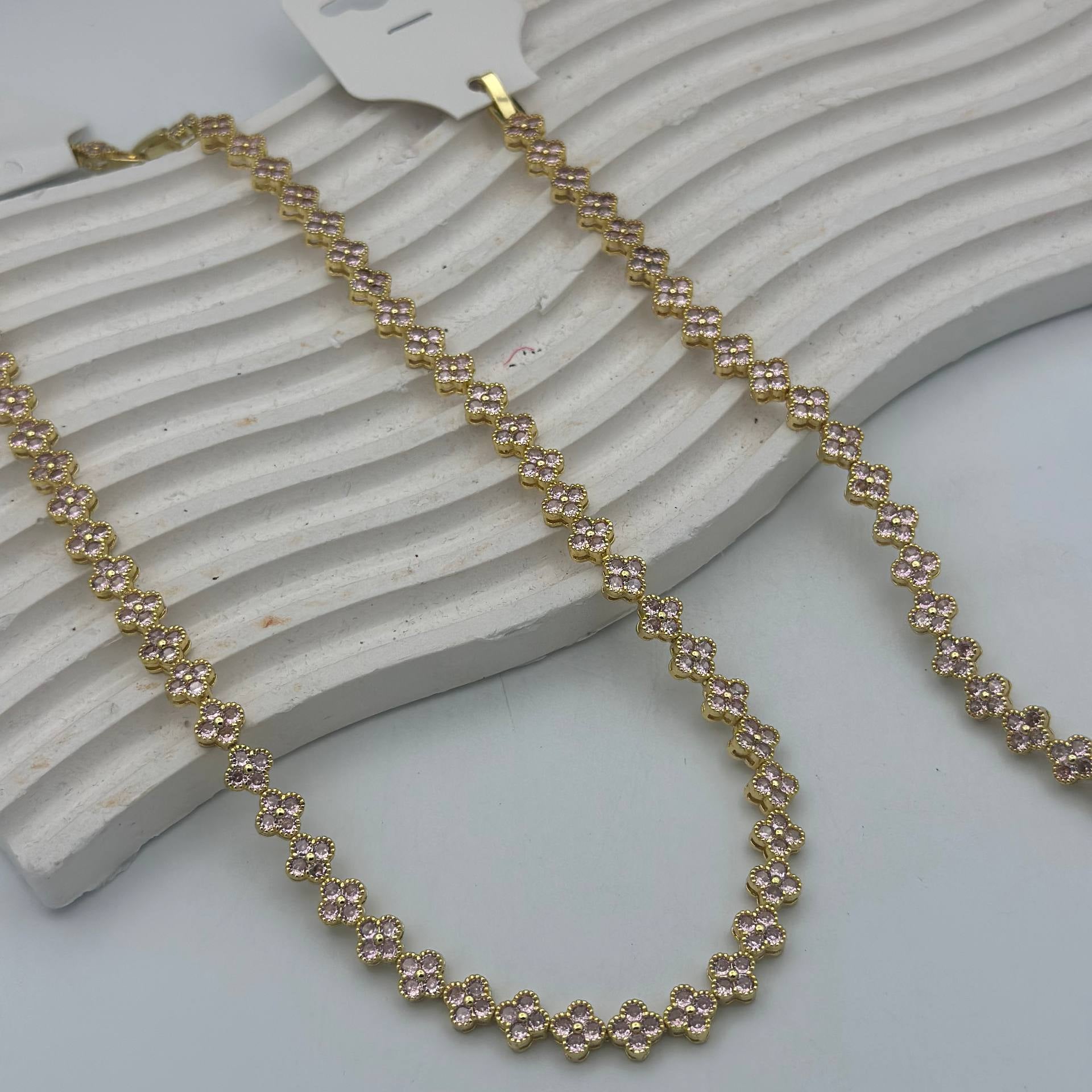 Parure Fleurs Élégantes – Collier & Bracelet avec Pierres Colorées