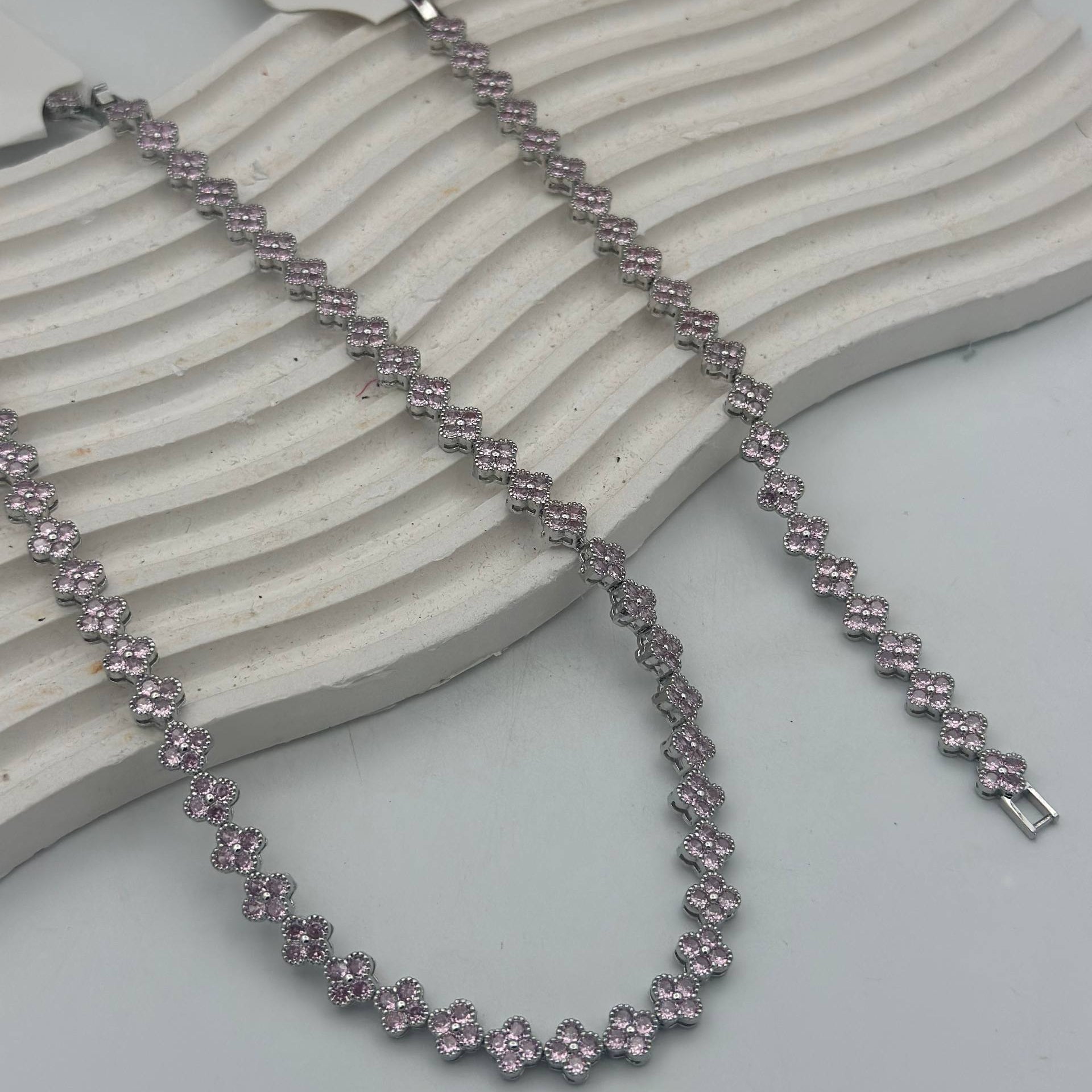 Parure Fleurs Élégantes – Collier & Bracelet avec Pierres Colorées