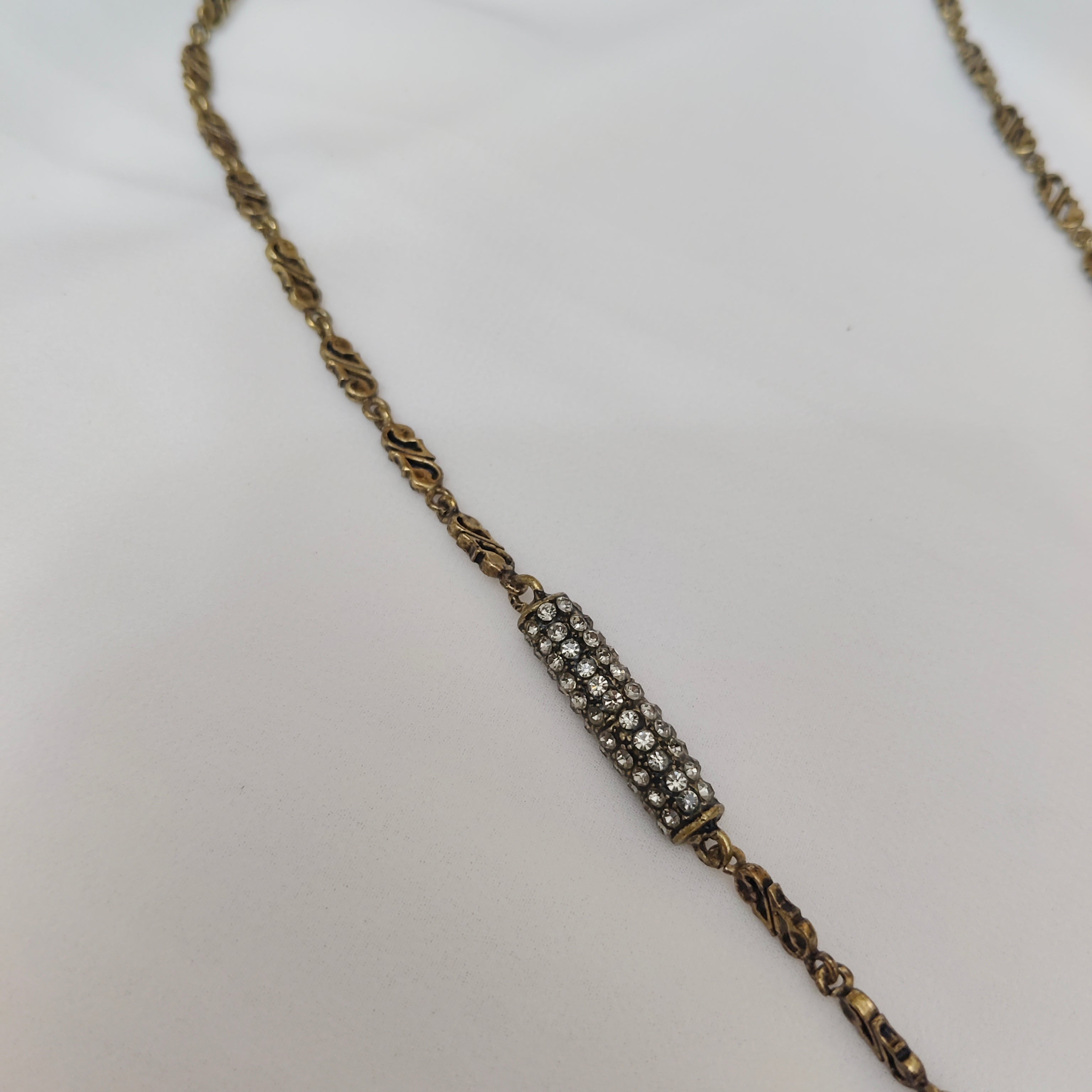 Collier Bronze Antique – Pendentif Oriental Émeraude & Rubis