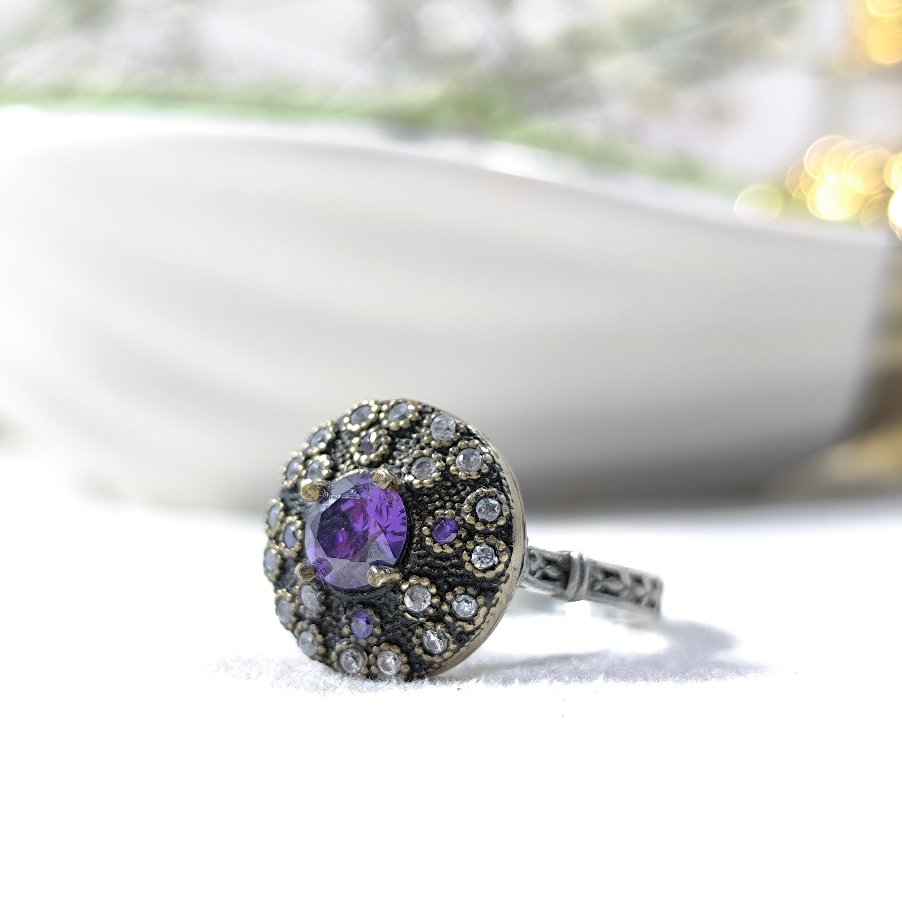 Bague Antique Ronde en Argent & Bronze – Pierre Centrale Colorée et Cristaux