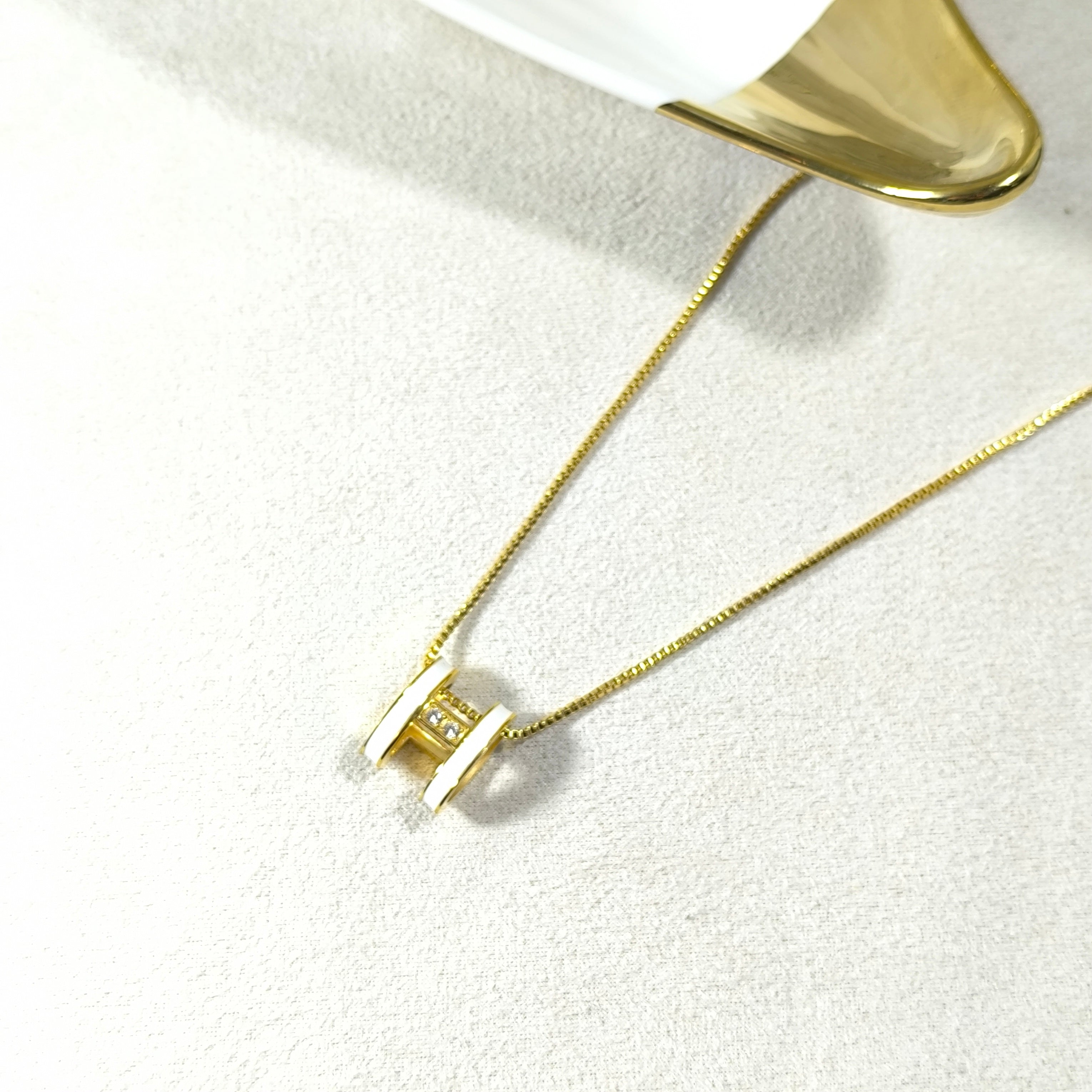 Golden Elegance Necklace – White Enamel & Brilliant Stone Pendant