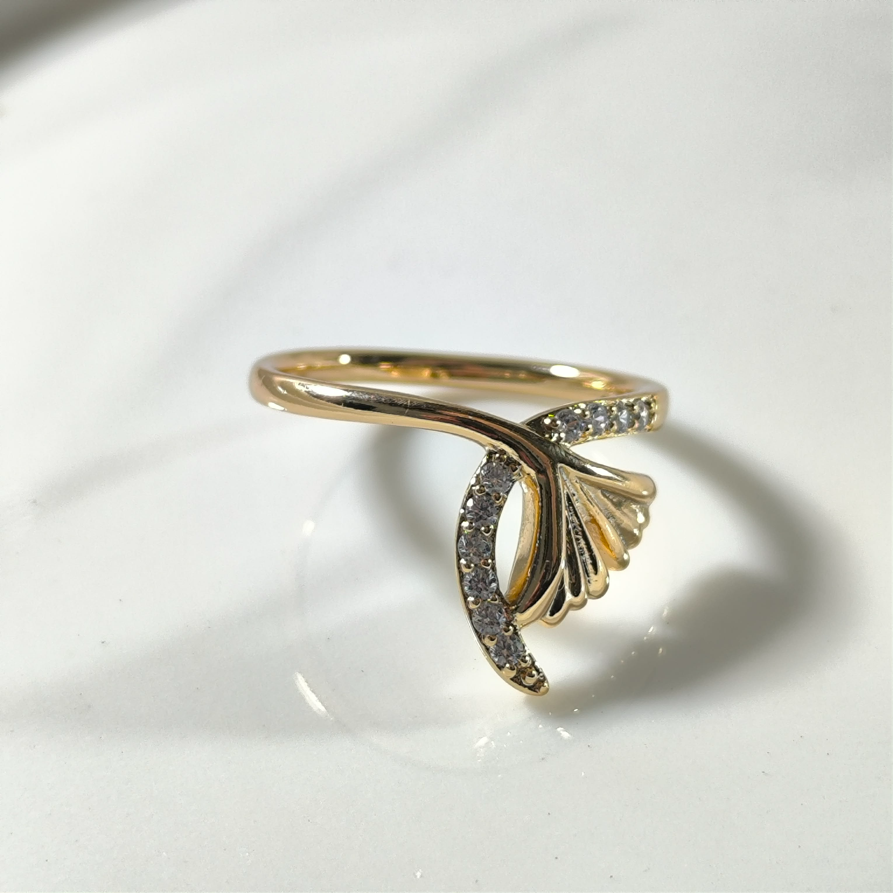 Fine Gold-Plated Ring with Leaf Design and Zircons